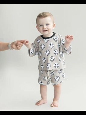 Neutral Smiley Print Kids  Set - Short Sleeve & Shorts/boys Summer Sets